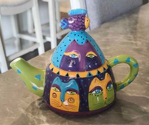 Laurel Burch Ganz Tea Pot Cat/Cats 2-cup  w/Fish Handle 6” x 8” Colorful Teapot