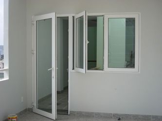 Storm-ready impact windows.
Custom fit. Competitive pricing.