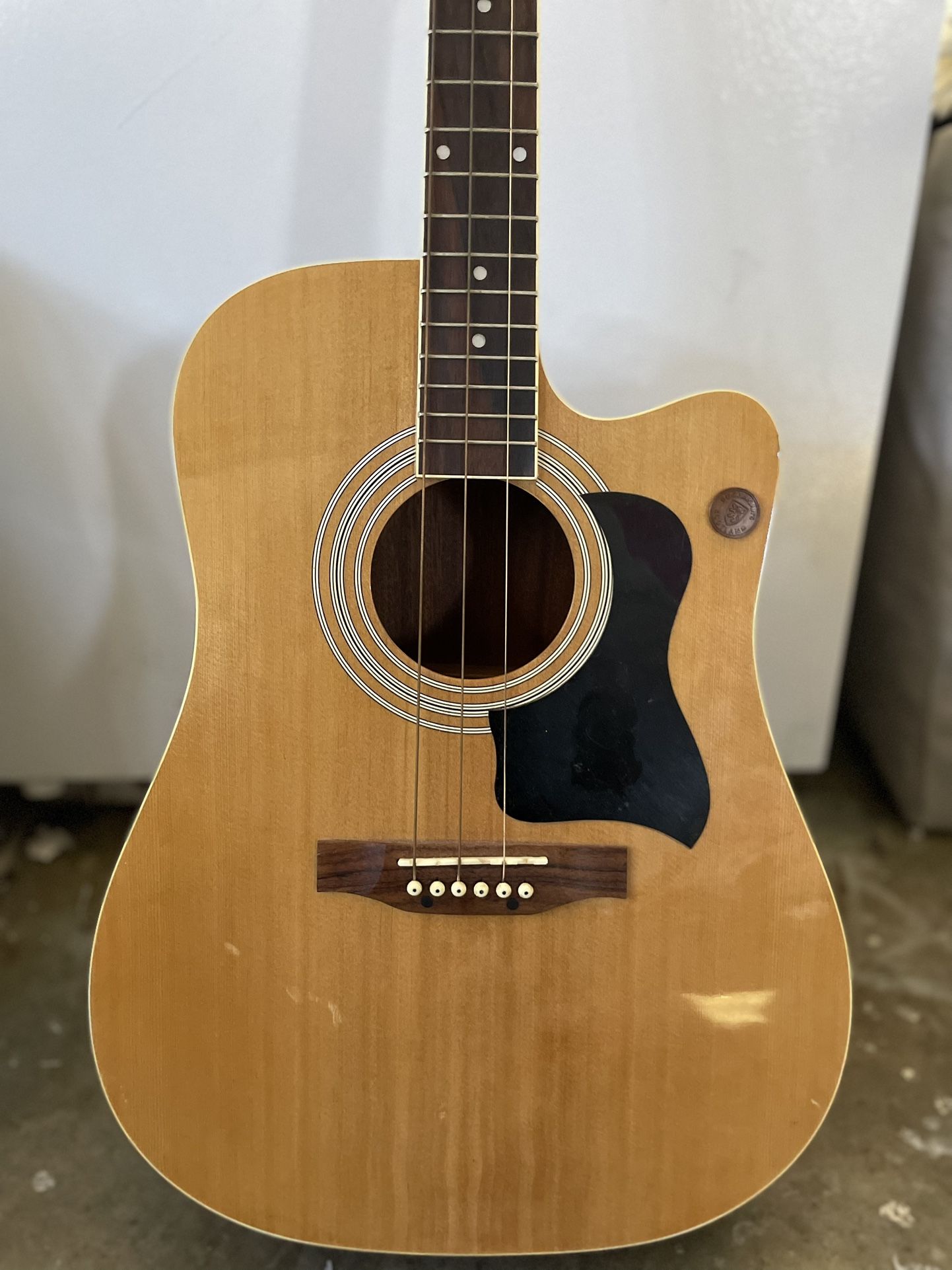 ACOUSTIC GUITAR