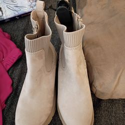 Women's Boots Size 9