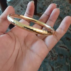 14k Hinged Bangle 