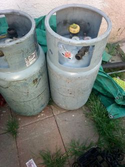 Forklift propane tanks