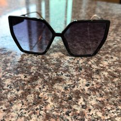 Quay hotel Lobby Sunglasses 