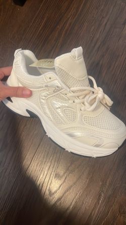 Vintage Chuncky BRAND NEW sneakers!