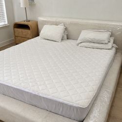 Castlery Dawson King Bed – Like New (Retail $1350)