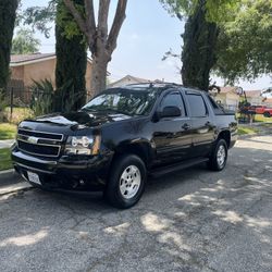 2011 Chevy Avalancha $8500