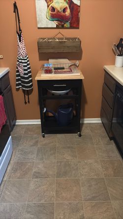 Mobile chopping cart