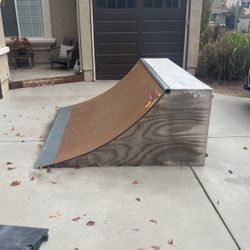 Quarter Pipe Skateboarding Ramp/ Keen Ramp