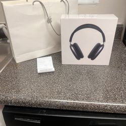 Brand New AirPod Max Midnight + Smart Case