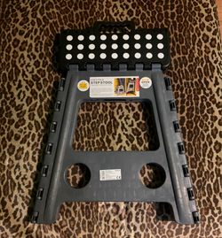 Foldable stepstool