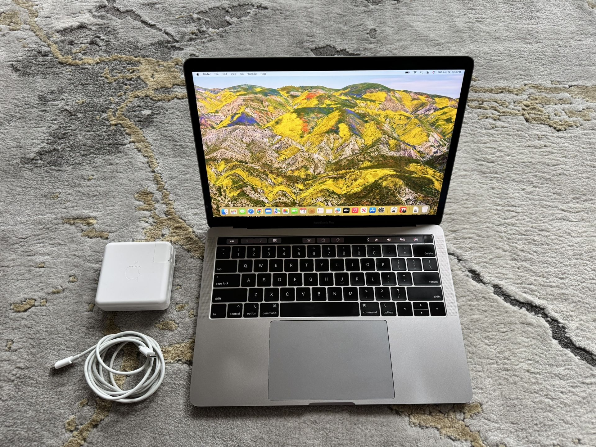 MACBOOK PRO 13 inch! TOUCHBAR SUPER FAST! Barely Used