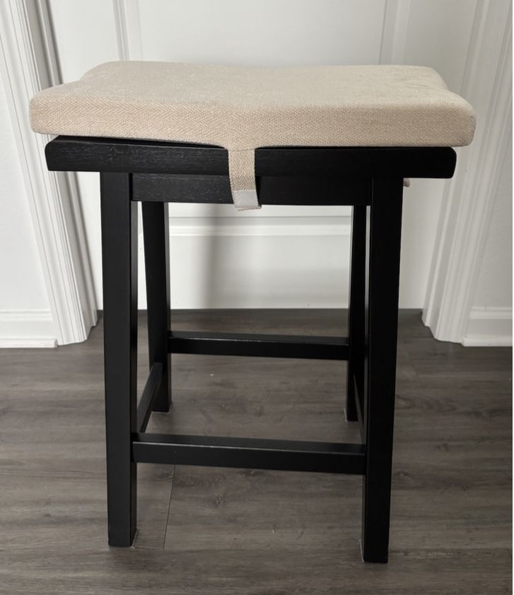 Set of 4 counter high stools with cushions