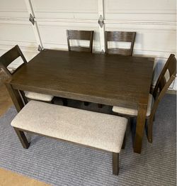 6-PC BROWN / GRAY FINISH DINING SET (DARK BROWN TABLE, LARGE PADDED BENCH AND 4 PADDED CHAIRS)