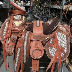 Nueva Montura Charra Bordada Con Cantinas Desmontables 