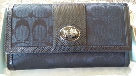 NWT ..Coach Checkbook Wallet
