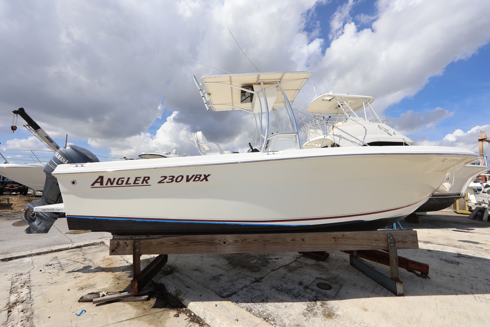 2010 Angler 230 VBX Center Console Yamaha 200hp 250hrs