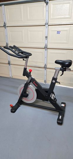 Sunny Health & Fitness Premium Indoor Cycling Smart Stationary Bike (Heavy Duty ).
