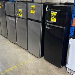 Frigidaire 7.5cf Refrigerator/Freezer, New, BOOMwarehouse 