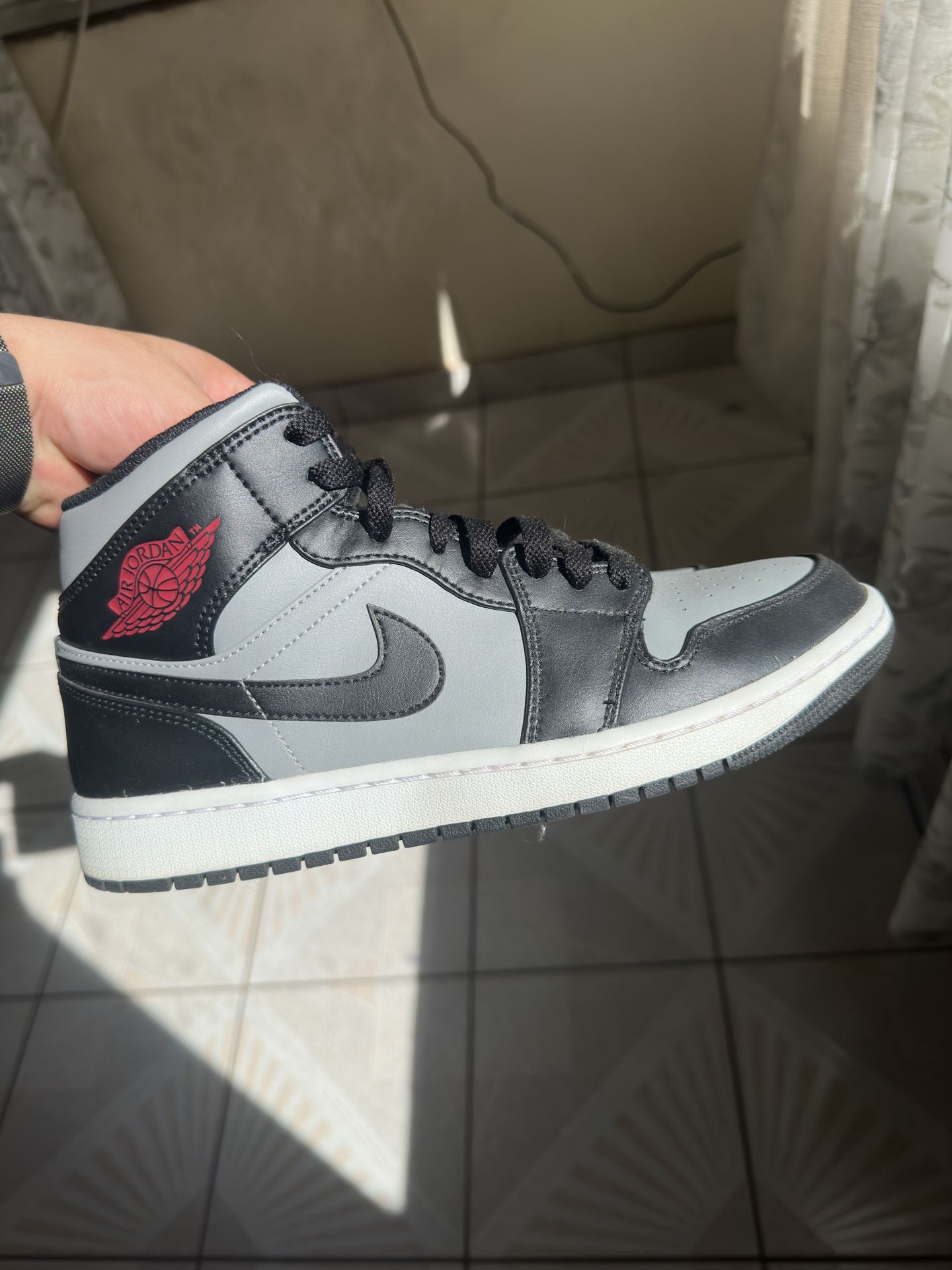 Nike Jordan 1 Mid Shadow