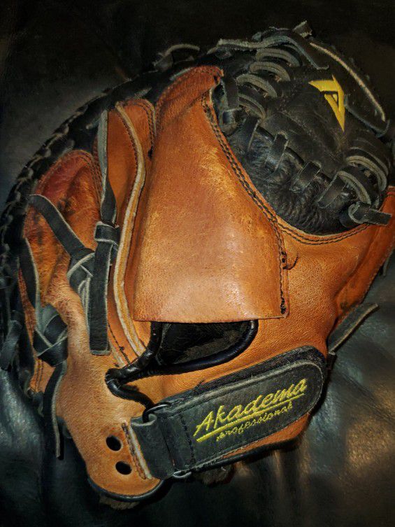 Akadema Catchers Glove