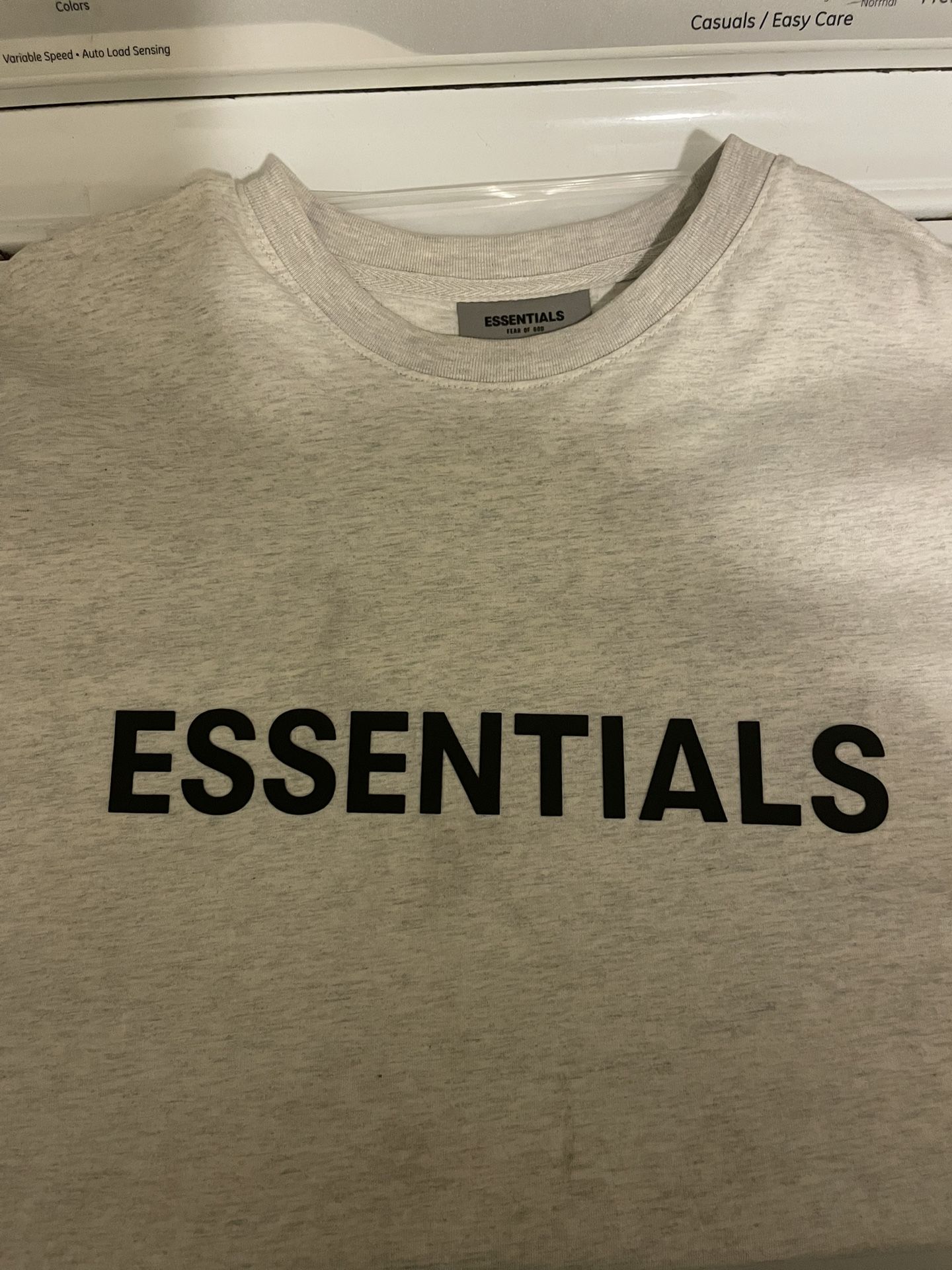 Essential Men’s Tee Shirt Size L