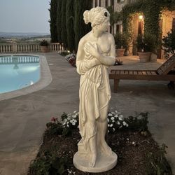 Venus italica Statue 