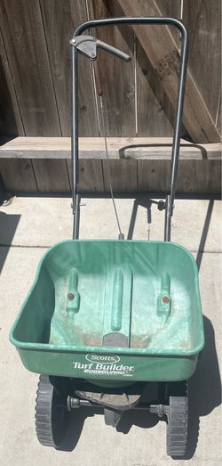 Fertilizer spreader