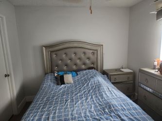 Juego de cuarto  en buenas condiciones para regalar