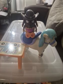 Bluey toy's lot with container