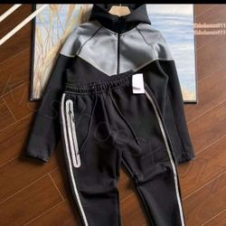 Nike Tech Tracksuit 