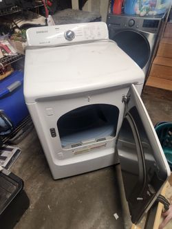 Electric dryer  in good condition