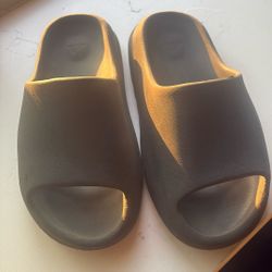 Size 7 Yeezy Slides Oynx 