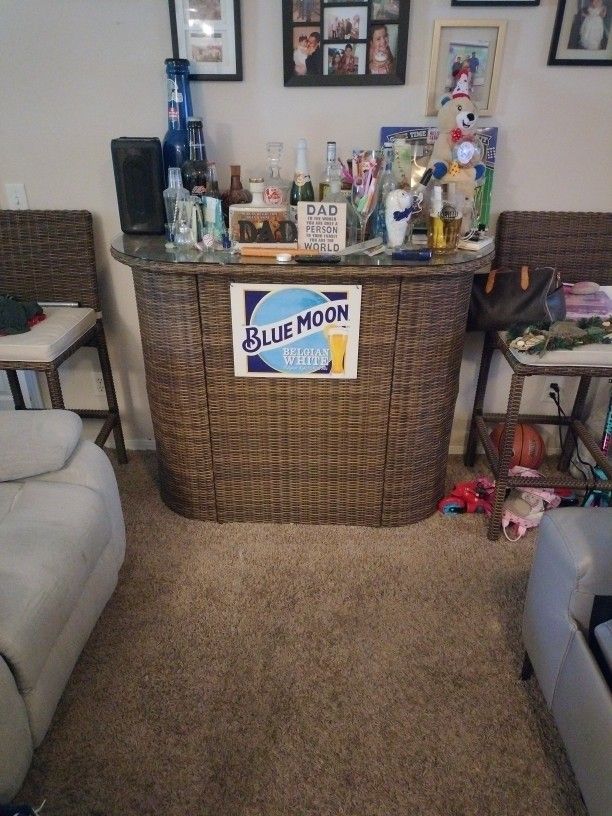 Wicker bar With glass top and 2 Stools