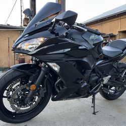 2017 KAWASAKI NINJA 650 - $5000 CASH