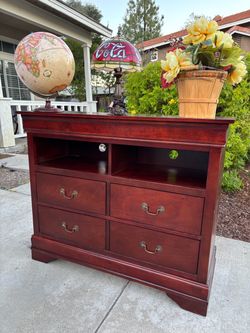 Modern Dresser Chest of Drawers Furniture Great Condition