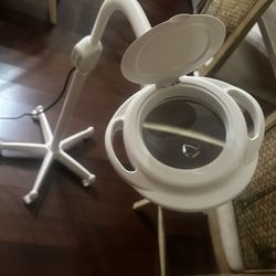 Esthetician Magnifying Lamp