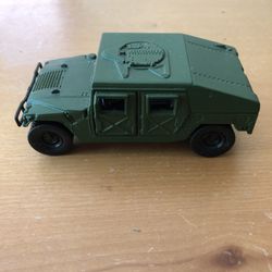 Maisto Military Green Humvee - Scale 1/40