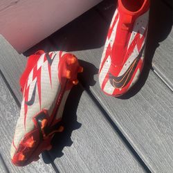 NIKE MERCURIAL SUPERFLY 8 ELITE CR7