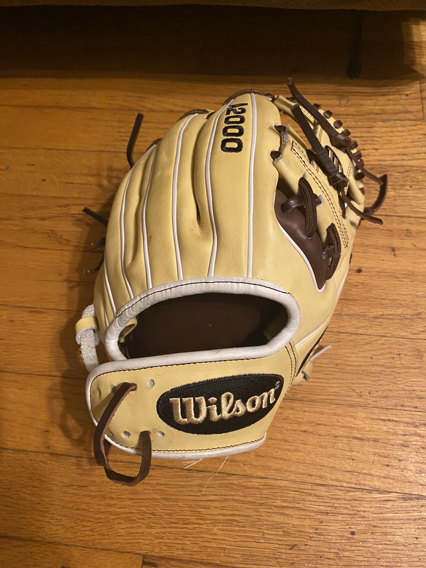 Wilson A2000 baseball glove *BRAND NEW*