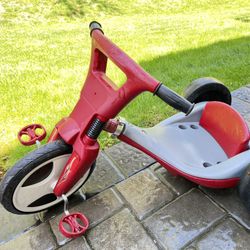 Radio Flyer Twist Trike- 2 Tricycles in 1