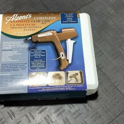 Aleene's Cordless Ultimate glue gun
