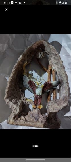 Indian Arrowhead Shaped Figurine With An Eagle And A Dreamcatcher In It