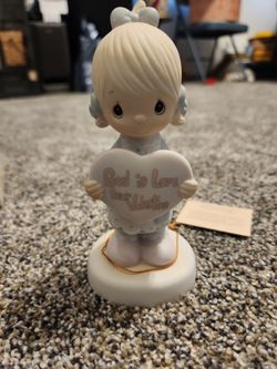 Precious Moments 1981 God is Love Dear Valentine Figurine VTG Girl Heart E-7154