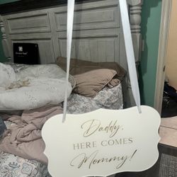 Daddy Here Comes Mommy Sign