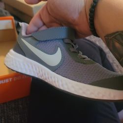 Nike Revolution 5 Psv