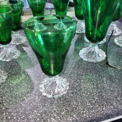Description: Green Glasses, Swirl Foot, No Trim
Pattern: Burple-Inspiration Green by Anchor Hocking
