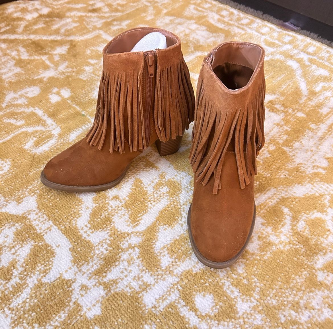 Woman's suede mossimo ankle boots size 7.5