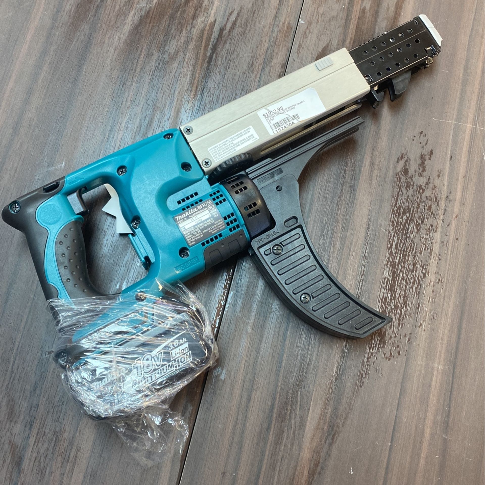 MAKITA NAIL GUN BFR750 CHARGER With 2 BATTERIES I(H) for Sale in