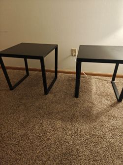 Set of 2 Black Modern End Tables / Nightstands