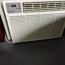 GE Air condition 14,000 BTU with Remote
